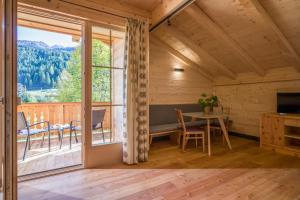 TV a/nebo společenská místnost v ubytování Refugium Dolomiten & Chalet