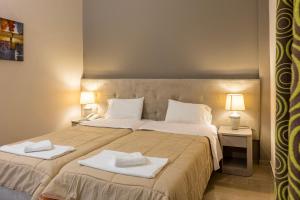 Postel nebo postele na pokoji v ubytování Apollon Hotel