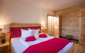 Postel nebo postele na pokoji v ubytování Refugium Dolomiten & Chalet
