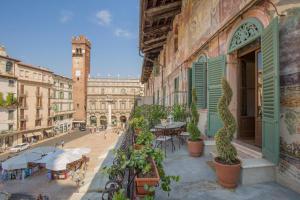 Imagen de la galería de Corte Realdi Suites Piazza Erbe, en Verona