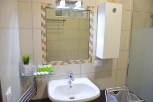 A bathroom at Green Residence