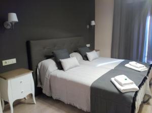 Ένα ή περισσότερα κρεβάτια σε δωμάτιο στο El Rincón del Gallo