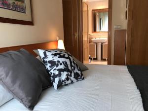 Posteľ alebo postele v izbe v ubytovaní Apartamentos Llobregat