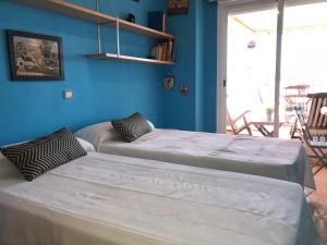 Posteľ alebo postele v izbe v ubytovaní Apartamentos Llobregat