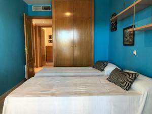 Posteľ alebo postele v izbe v ubytovaní Apartamentos Llobregat