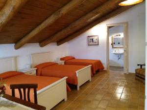 Postel nebo postele na pokoji v ubytování B&B Il Melograno