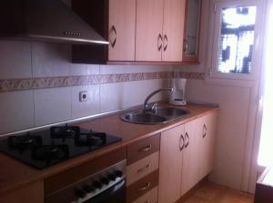 Kuchyň nebo kuchyňský kout v ubytování Apt a Calafell plage