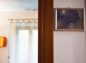 プラーイア・ア・マーレにあるAl Bianco Lotoの壁掛けの父の言葉絵