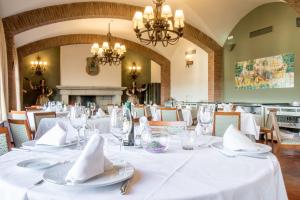 A restaurant or other place to eat at Parador de Benavente