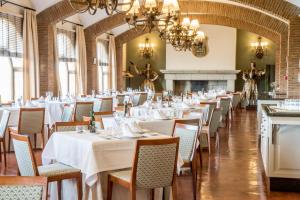 A restaurant or other place to eat at Parador de Benavente