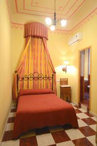 a bedroom with a red bed with a canopy at Hostal Horizonte in Madrid