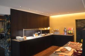 a kitchen with a counter with dishes on it at Hotel Weingarten in Naturno
