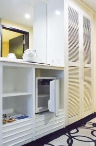 Kuhinja ili čajna kuhinja u objektu Hotel New Saphir Yogyakarta