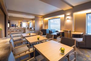 a restaurant with wooden tables and chairs and tablesktop at Cerulean Tower Tokyu Hotel, A Pan Pacific Partner Hotel in Tokyo