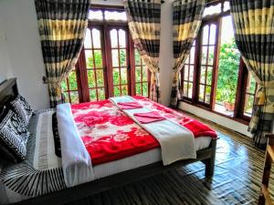Postel nebo postele na pokoji v ubytování travellers nest inn