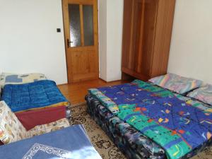 Łóżko lub łóżka w pokoju w obiekcie Kordíky