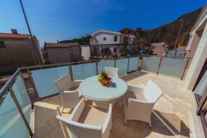 Rõdu või terrass majutusasutuses Apartments Monte Re
