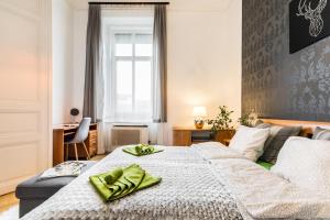 Posteľ alebo postele v izbe v ubytovaní Park View Apartment with Sauna, A/C