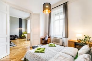 Posteľ alebo postele v izbe v ubytovaní Park View Apartment with Sauna, A/C