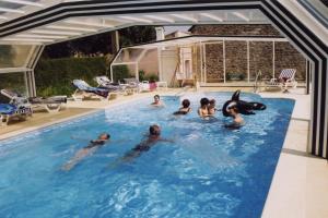 Πισίνα στο ή κοντά στο Hôtel Le Trécelin