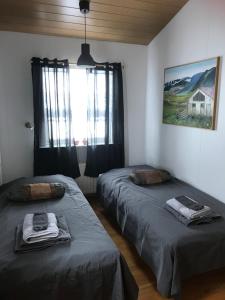 Postel nebo postele na pokoji v ubytování Eiði Farmhouse