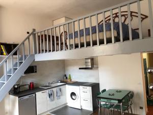 Кухня или мини-кухня в Cosy studio Perpignan
