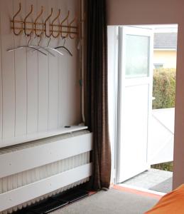 a room with a sliding door and a window at Ferienwohnung Labahn in Ahlbeck