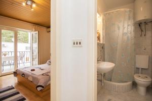 Phòng tắm tại Apartment & Rooms Marigold