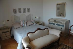Tempat tidur dalam kamar di Casa Angolo delle Rose