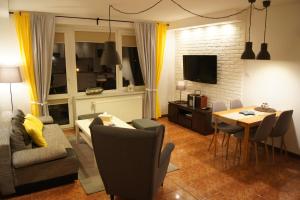 Telewizja i/lub zestaw kina domowego w obiekcie Apartamenty Usteckie