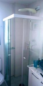 Ένα μπάνιο στο Ap Riviera uma quadra da praia