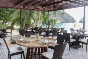 A restaurant or other place to eat at El Nido Resorts Apulit Island