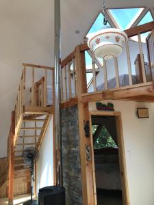 Pograd oz. pogradi v sobi nastanitve Domo La Luz