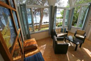 Posedenie v ubytovaní SeaFront Beach Apartment - DIRECTLY AT THE BEACH