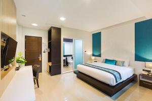 Postel nebo postele na pokoji v ubytování The Nice Krabi Hotel
