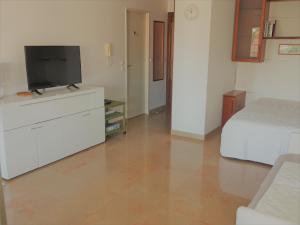 Μια τηλεόραση ή/και κέντρο ψυχαγωγίας στο B-AZUR