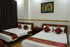 Giường trong phòng chung tại Ha Anh Hotel