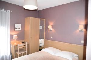 Postel nebo postele na pokoji v ubytování Hotel Le Barbouillon + 15 fotografií