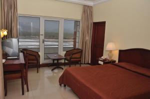 RNS Residency Sea View客房内的一张或多张床位
