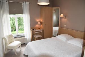 מיטה או מיטות בחדר ב-Hotel Le Barbouillon