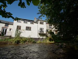 Gallery image of Brecon Mill in Merthyr Cynog