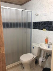 Ванная комната в Posada turística Quenari Wii