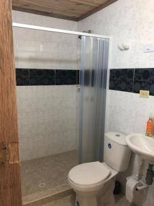 Ванная комната в Posada turística Quenari Wii