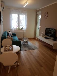 a living room with a couch and a table at Kraljev Park (King's Park) in Novi Sad