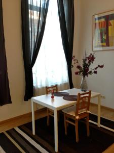 a table and two chairs in a room with a window at Les Gîtes Du Pays De Charleroi in Charleroi