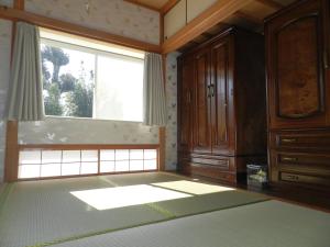a room with a large window and a large at B&B Toyonoakari in Taragi