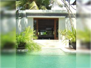 Der Swimmingpool an oder in der Nähe von Nike Villas