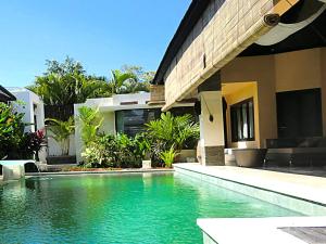 Der Swimmingpool an oder in der Nähe von Nike Villas