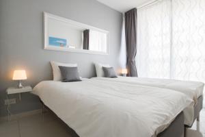 Galeriebild der Unterkunft SweetHome26 Luxury Apt close to the Beach & Free Parking in Tel Aviv + 12 Fotos