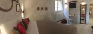 A bed or beds in a room at Il Pozzo di Santa Zita